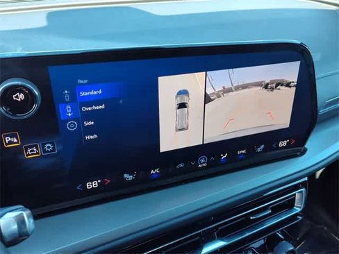 Used 2025 Chevrolet Traverse LT w/ Driver Confidence Package image 23