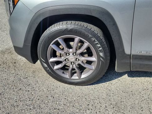 Used 2023 GMC Terrain SLT image 5