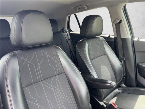 Used 2020 Chevrolet Trax LT w/ LT Convenience Package image 24