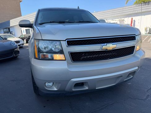 Used 2007 Chevrolet Suburban LT w/ LT Preferred Equipment Group AWD/4WD image 11