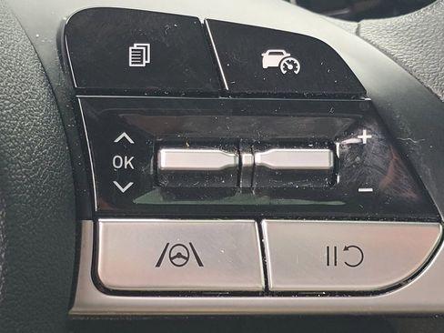 Used 2024 Hyundai Elantra SEL FWD image 32