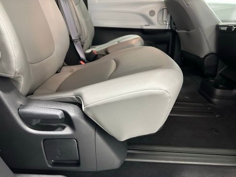 Used 2025 Toyota Sienna XLE image 57