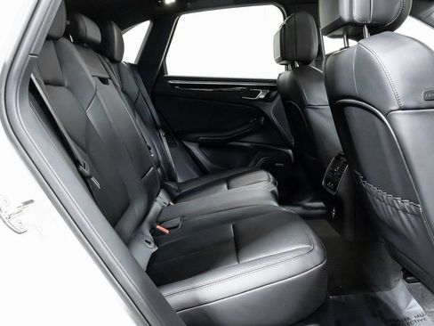 Certified 2025 Porsche Macan AWD/4WD image 18