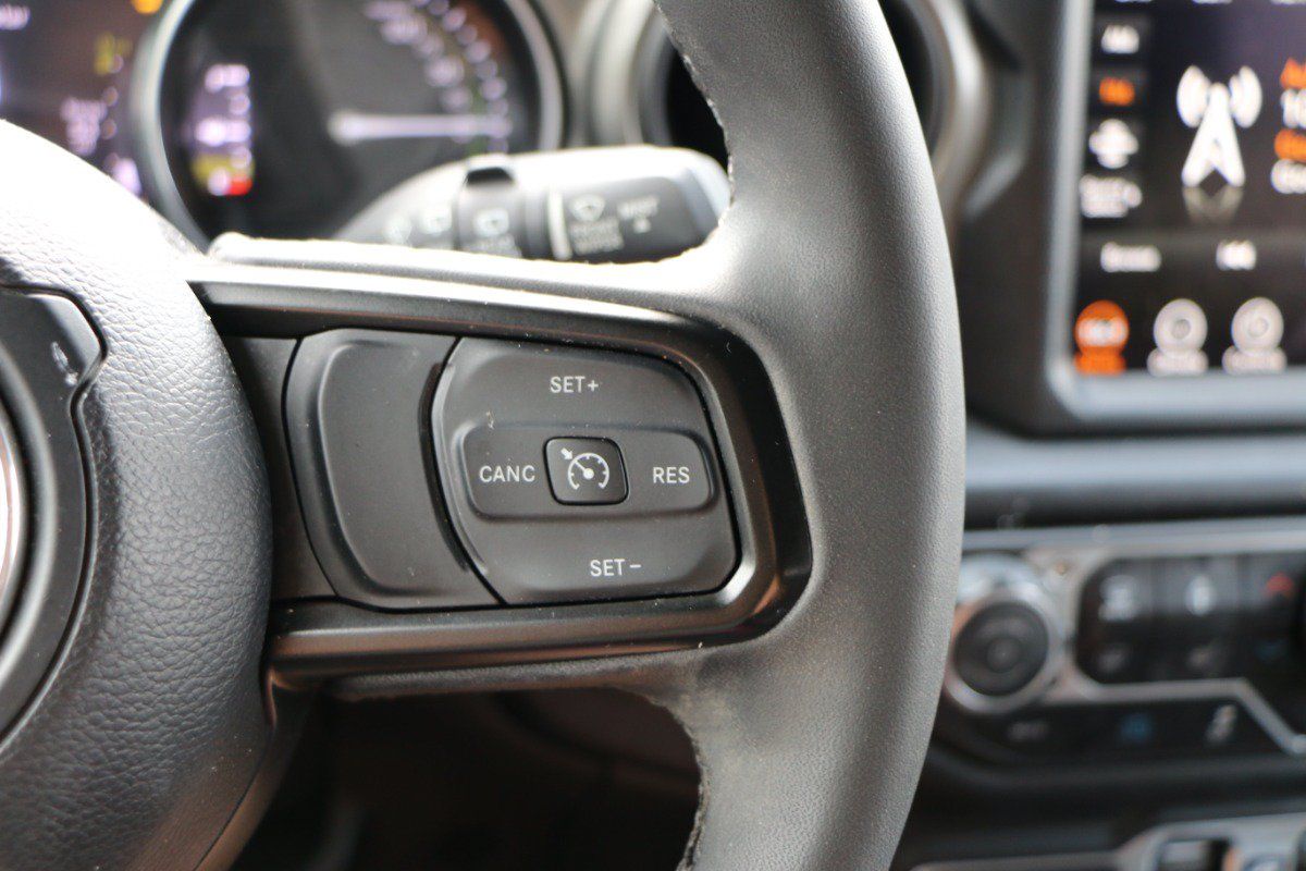 Used 2023 Jeep Wrangler Unlimited w/ Sun & Screen Package AWD/4WD image 16