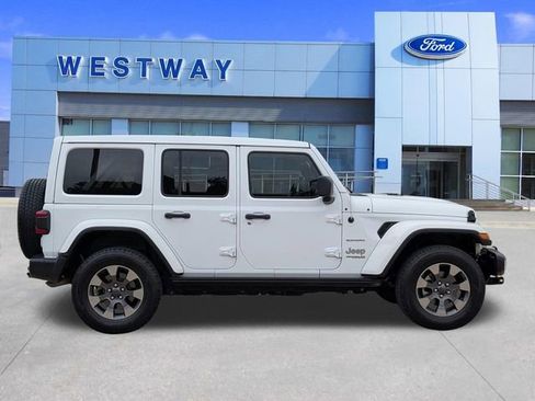 Used 2019 Jeep Wrangler Unlimited Sahara image 2