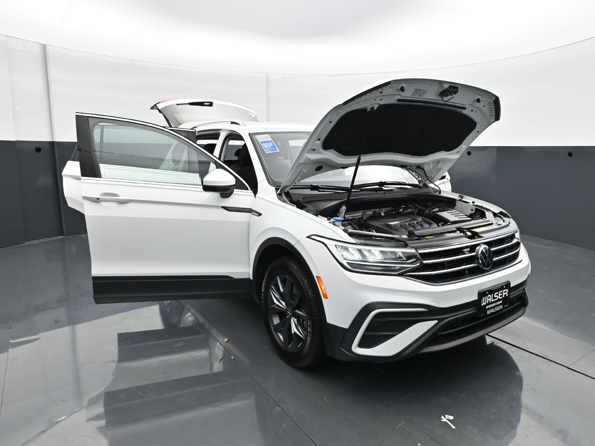 Used 2022 Volkswagen Tiguan SE FWD image 39