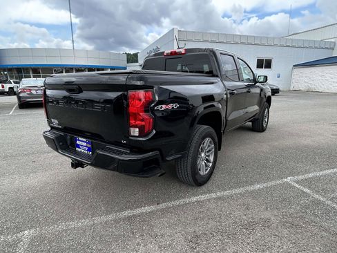 Used 2023 Chevrolet Colorado LT w/ LT Convenience Package II AWD/4WD image 3