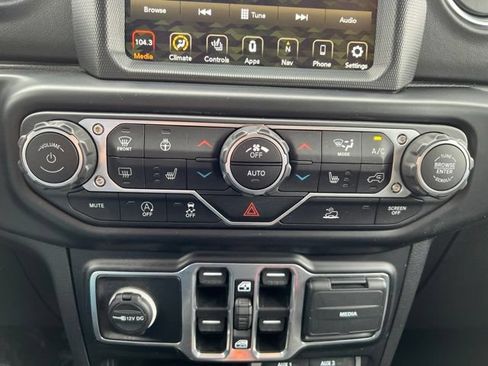 Used 2021 Jeep Wrangler Unlimited Sahara w/ Uconnect 4C Nav & Sound Group AWD/4WD image 28