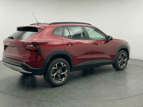 Used 2025 Chevrolet Trax LT image 9