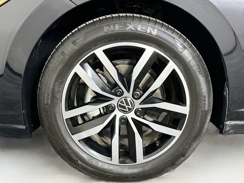 Used 2025 Volkswagen Jetta SE image 11