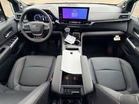 New 2026 Toyota Sienna XLE Woodland Edition AWD/4WD image 12
