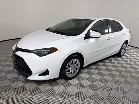 Used 2018 Toyota Corolla LE FWD image 9