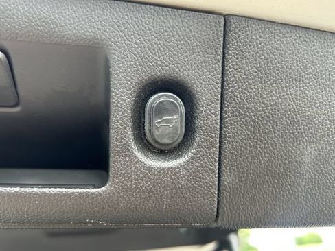 Used 2015 GMC Yukon XL SLE w/ Convenience Package AWD/4WD image 5
