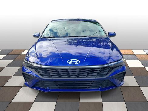 Used 2024 Hyundai Elantra SEL image 2