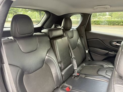 Used 2020 Jeep Cherokee Latitude Plus FWD image 23
