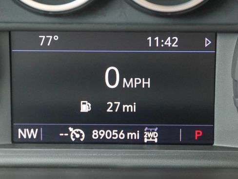 Used 2021 Chevrolet Tahoe Z71 w/ Luxury Package AWD/4WD image 37