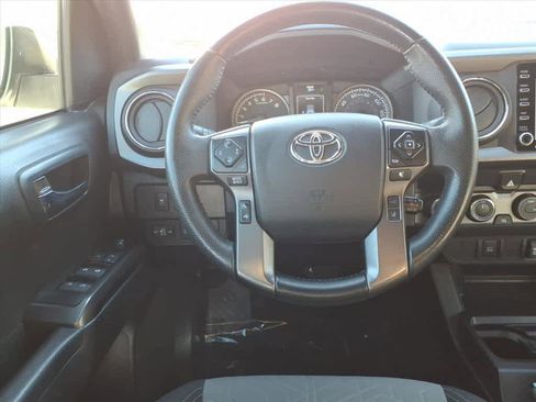 Used 2022 Toyota Tacoma TRD Off-Road image 9