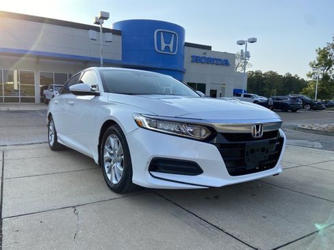 Used 2019 Honda Accord LX image 2