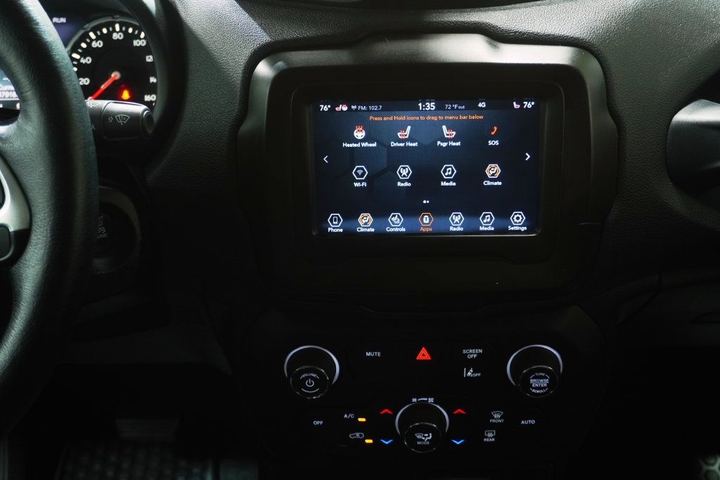 Used 2021 Jeep Renegade Latitude w/ Convenience Group AWD/4WD image 17