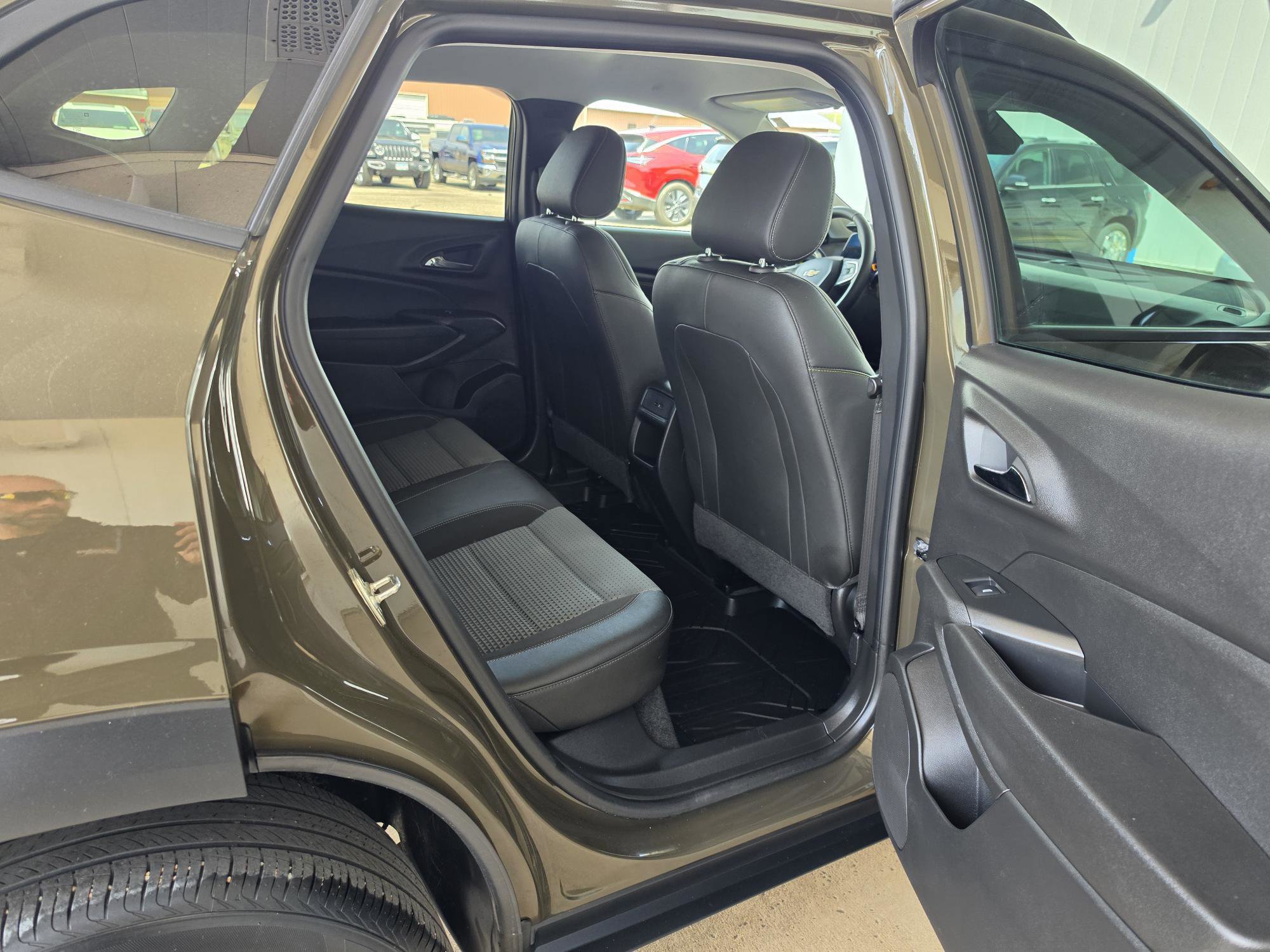 Used 2024 Chevrolet Trax LT w/ Driver Confidence Package FWD image 14