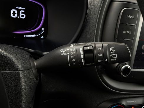 Used 2025 Kia Soul LX w/ LX Technology Package FWD image 33