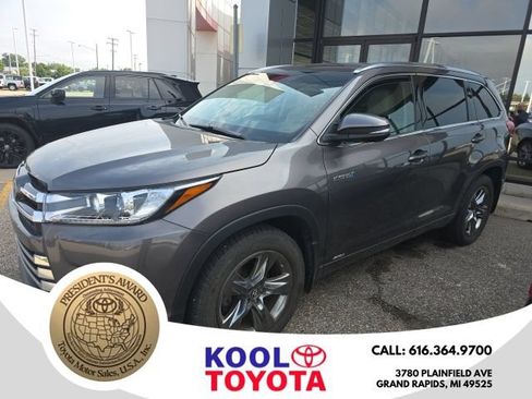Used 2017 Toyota Highlander Limited Platinum AWD/4WD image 1