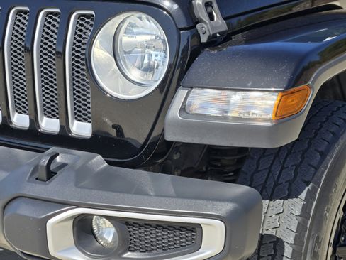 Used 2018 Jeep Wrangler Unlimited Sahara AWD/4WD image 29