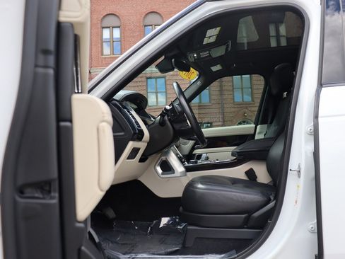 Used 2019 Land Rover Range Rover HSE AWD/4WD image 9