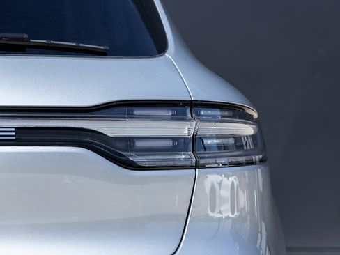 Certified 2025 Porsche Macan S image 14