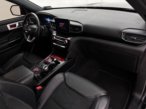 Used 2022 Ford Explorer ST w/ ST Street Pack image 18