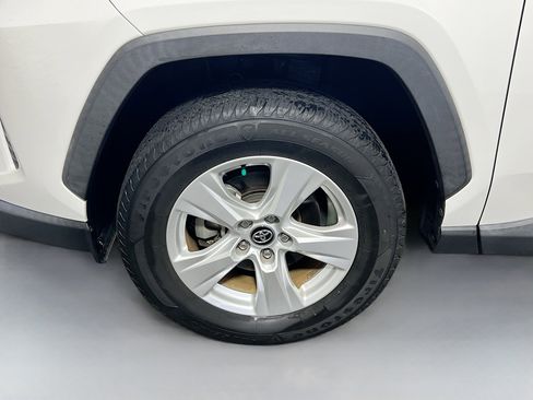 Used 2021 Toyota RAV4 XLE w/ Convenience Package image 13