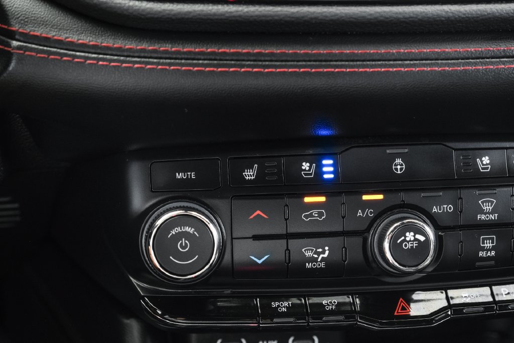 Used 2025 Dodge Durango R/T AWD/4WD image 21