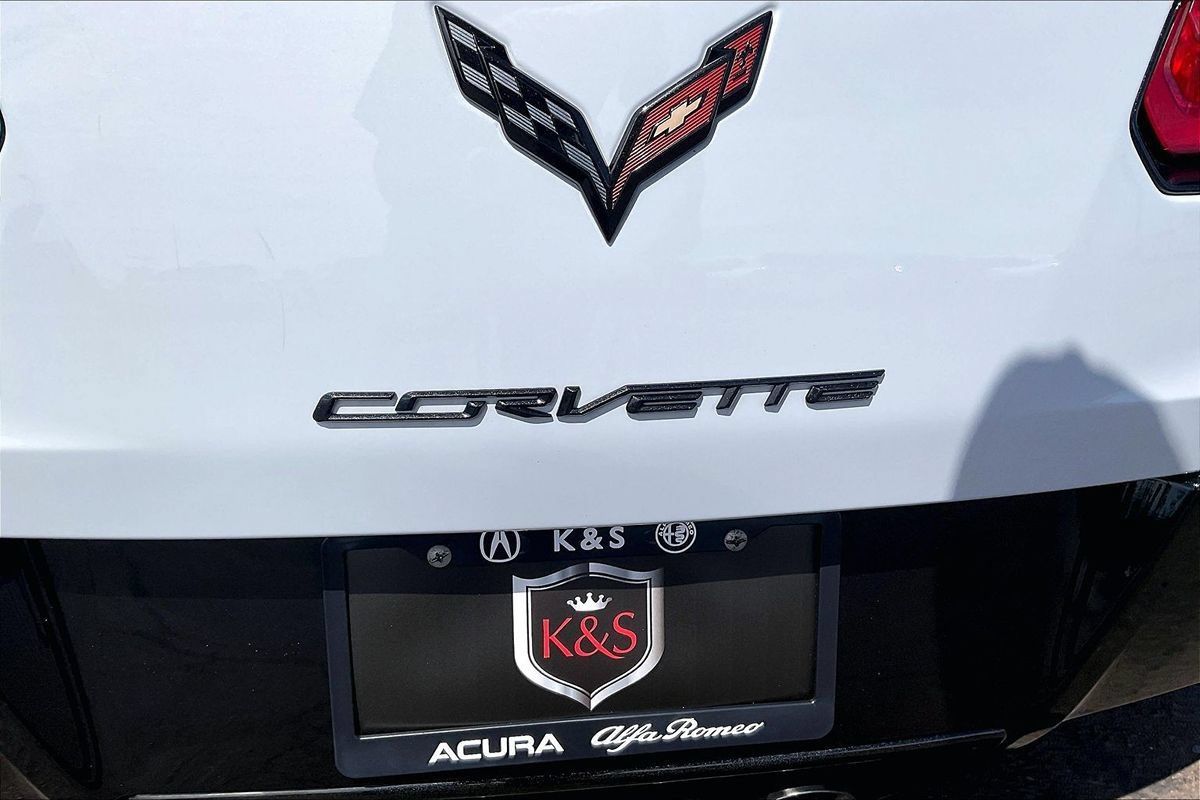 Used 2019 Chevrolet Corvette Stingray Coupe w/ Carbon Flash Badge Package RWD image 28