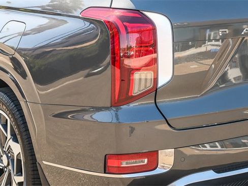 Certified 2022 Hyundai Palisade Calligraphy w/ Winter Package image 9