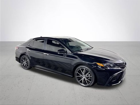 Used 2023 Toyota Camry SE image 4