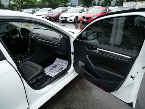 Used 2017 Volkswagen Passat 1.8T SE FWD image 22