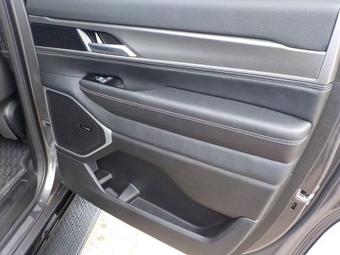 Used 2025 Jeep Wagoneer Series II image 15