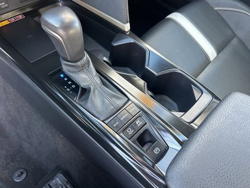 Used 2025 Toyota Camry SE image 24