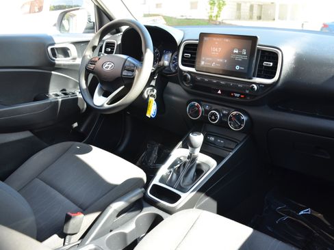 Used 2022 Hyundai Venue SE image 20
