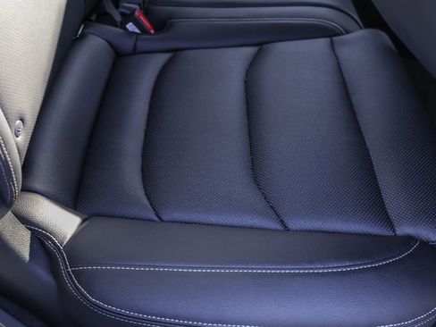 Used 2026 Genesis GV70 2.5T Select image 39