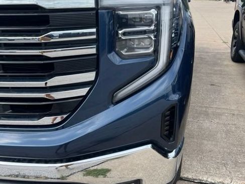 Used 2023 GMC Sierra 1500 SLT AWD/4WD image 3