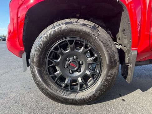 Used 2025 Toyota Tacoma SR5 AWD/4WD image 11