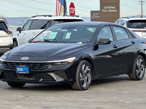 Certified 2025 Hyundai Elantra SEL w/ Cargo Package image 8