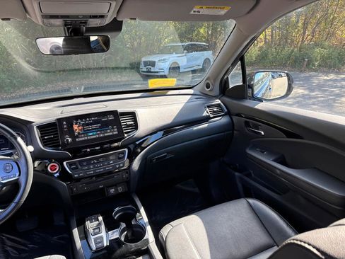 Certified 2022 Honda Pilot Touring image 37