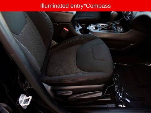 Used 2020 Jeep Cherokee Latitude w/ Cold Weather Group image 12