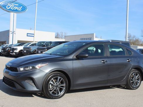 Used 2024 Kia Forte LXS image 2