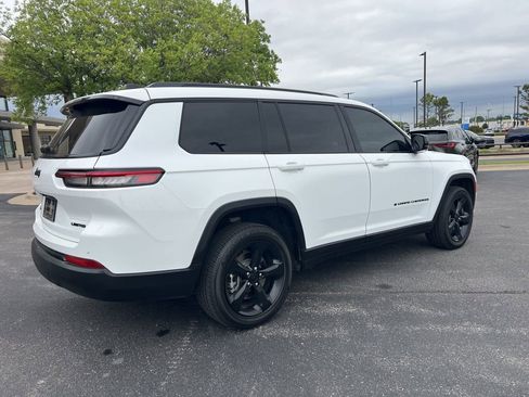 Used 2023 Jeep Grand Cherokee L Limited w/ Luxury Tech Group II AWD/4WD image 3