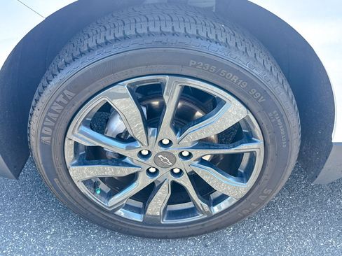 Certified 2023 Chevrolet Equinox RS w/ RS Leather Package AWD/4WD image 10