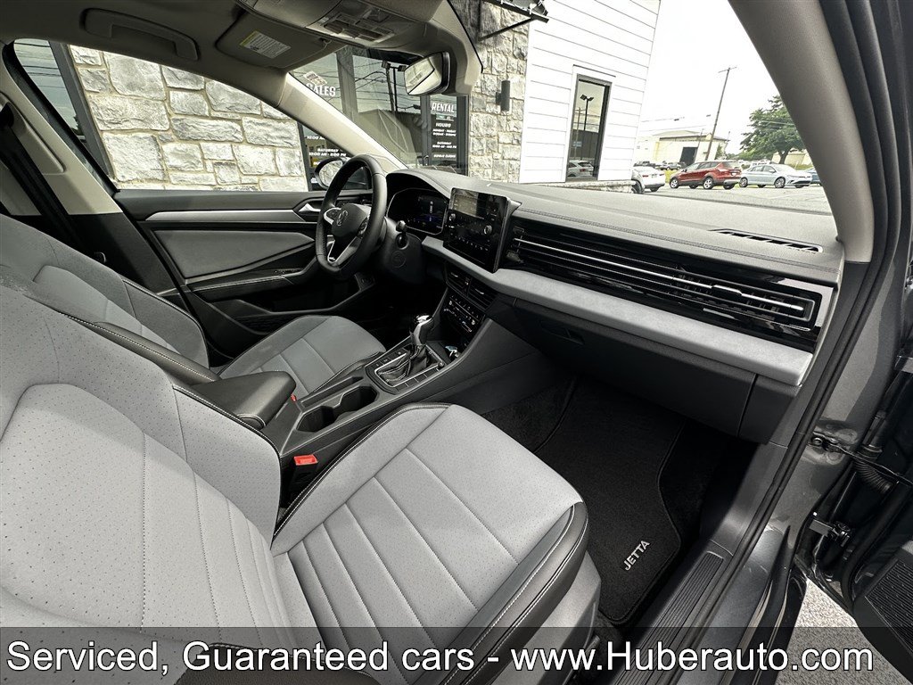 Used 2026 Volkswagen Jetta SE FWD image 14