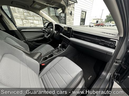 Used 2026 Volkswagen Jetta SE FWD image 14